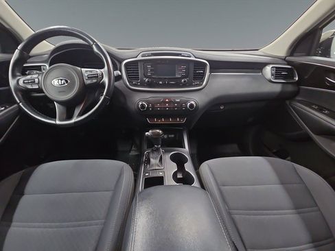 Used 2016 Kia Sorento LX w/ LX Convenience Package image 14