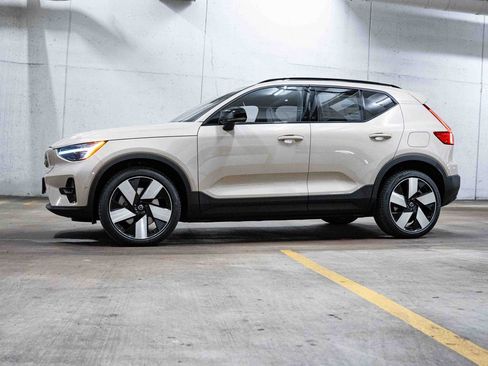 New 2026 Volvo EX40 Plus w/ Climate Package image 3