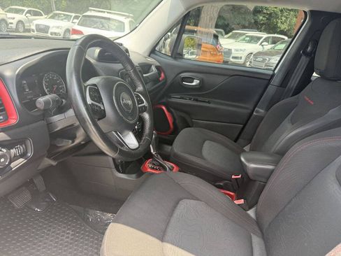 Used 2016 Jeep Renegade Trailhawk AWD/4WD image 9