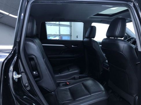 Used 2019 Toyota Highlander XLE image 21