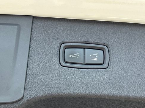 Used 2025 Porsche Cayenne AWD/4WD image 39