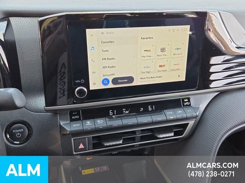 Used 2025 Toyota Camry SE image 19