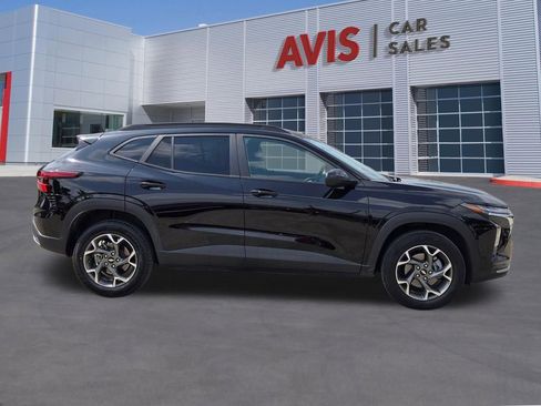 Used 2025 Chevrolet Trax LT w/ LT Convenience Package FWD image 5