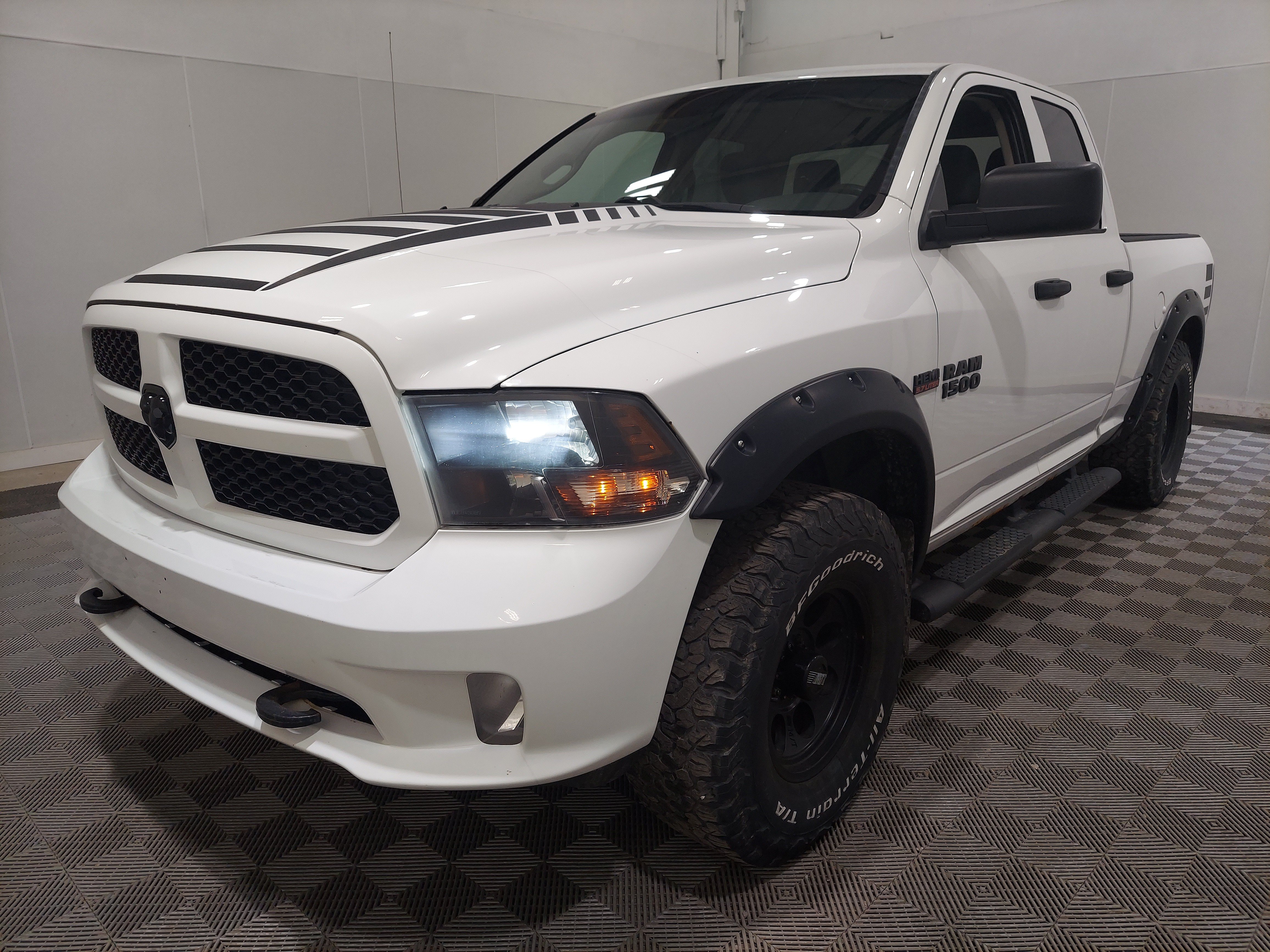 Used 2018 RAM 1500 Express w/ Express Value Package AWD/4WD image 1