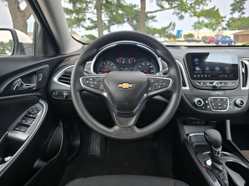 Certified 2025 Chevrolet Malibu LT FWD image 13