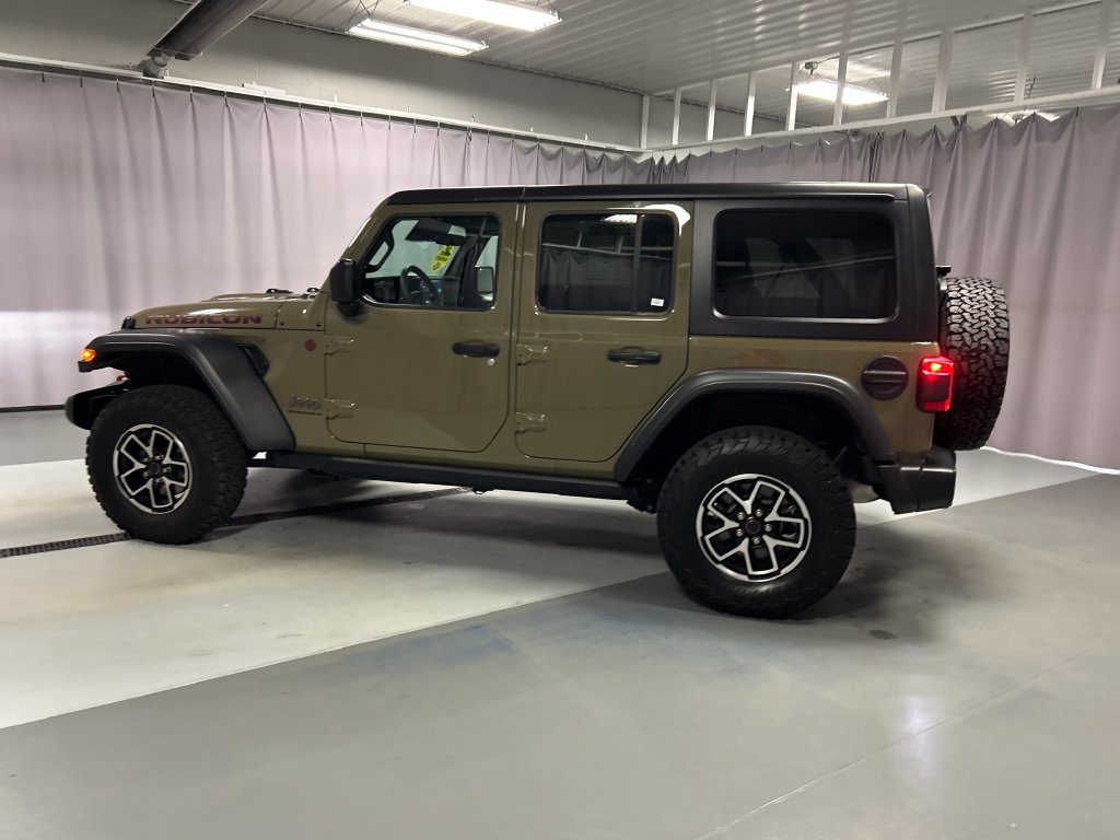 Used 2026 Jeep Wrangler Unlimited Rubicon AWD/4WD image 4