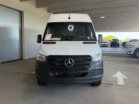 Used 2025 Mercedes-Benz Sprinter 2500 image 9