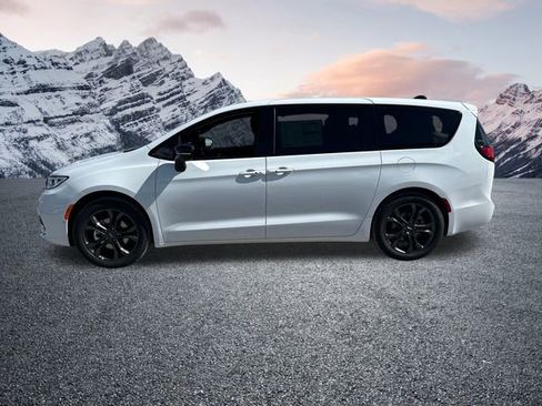 New 2026 Chrysler Pacifica Select image 2