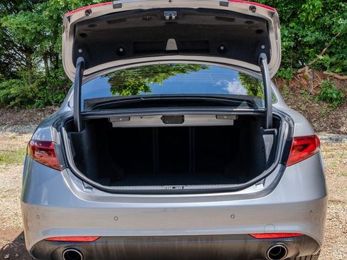 Used 2018 Alfa Romeo Giulia AWD image 9