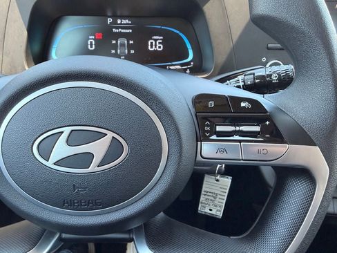 Used 2025 Hyundai Elantra SE FWD image 15