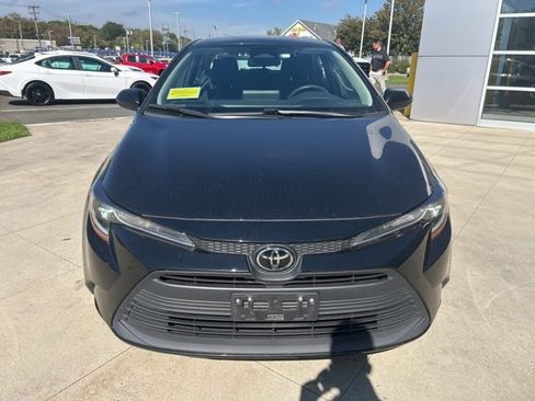 Used 2023 Toyota Corolla LE image 2