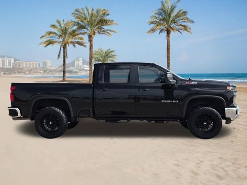 Used 2024 Chevrolet Silverado 2500 LT AWD/4WD image 9