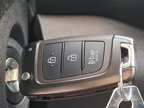 Used 2023 Hyundai Venue SEL image 24