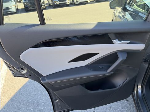 New 2026 Volkswagen Tiguan SE R-Line image 16