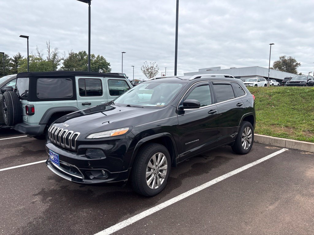 Used 2016 Jeep Cherokee Overland w/ Technology Group AWD/4WD image 4