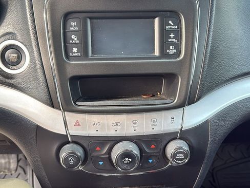 Used 2018 Dodge Journey SE w/ Blacktop Package FWD image 9