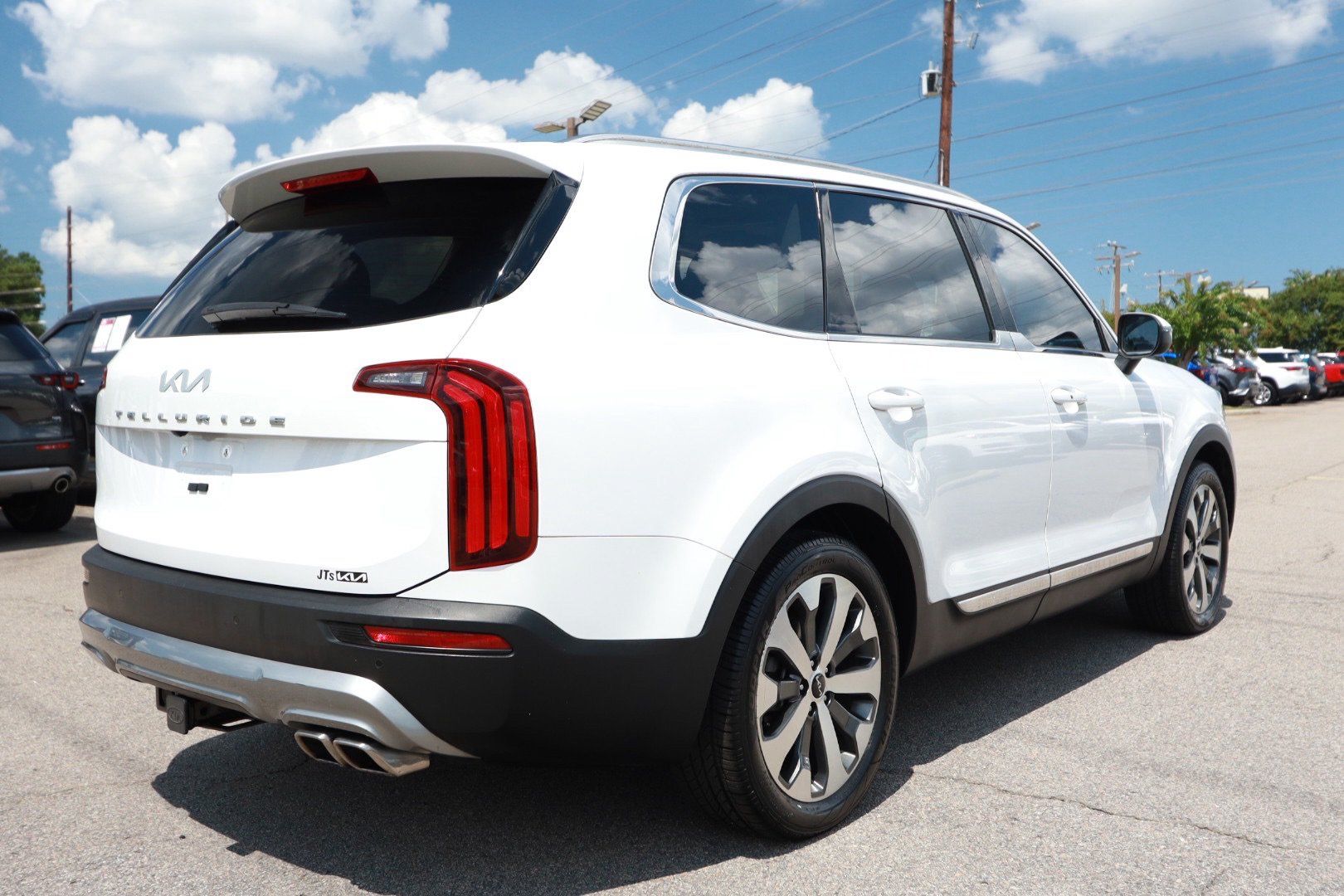 Used 2022 Kia Telluride EX w/ EX Premium Package FWD image 5