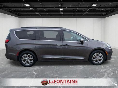 Certified 2023 Chrysler Pacifica Limited FWD image 6