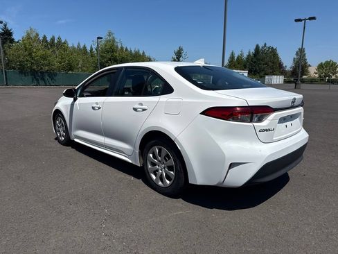 Used 2025 Toyota Corolla LE FWD image 5