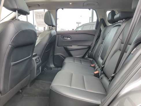 Used 2022 Nissan Rogue SV w/ SV Premium Package image 10