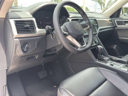 Certified 2022 Volkswagen Atlas SE FWD image 12
