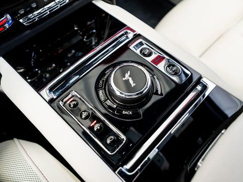 Used 2021 Rolls-Royce Cullinan Black Badge image 51