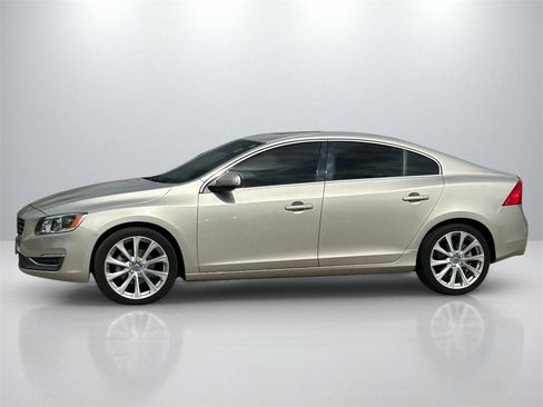 Used 2018 Volvo S60 T5 Inscription Platinum image 8