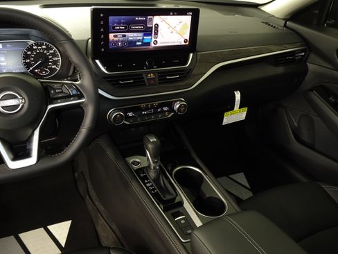 Used 2025 Nissan Altima 2.5 SL image 18