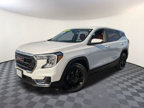 Used 2022 GMC Terrain SLE image 1