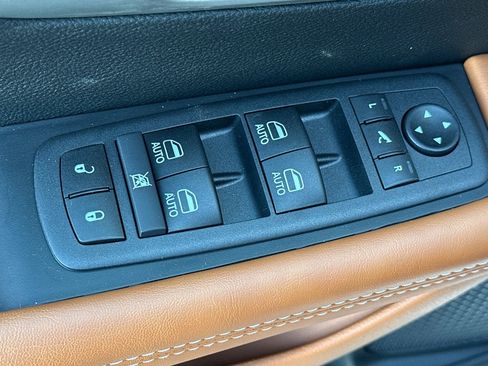 New 2026 Chrysler Pacifica Pinnacle image 13