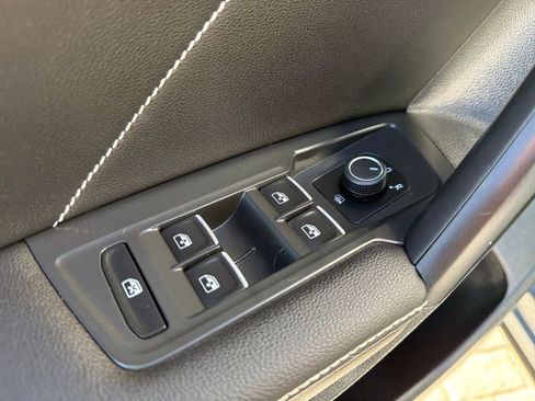 Certified 2023 Volkswagen Tiguan SE w/ Panoramic Sunroof Package image 13