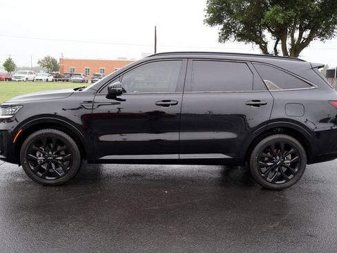 Used 2023 Kia Sorento SX FWD image 2