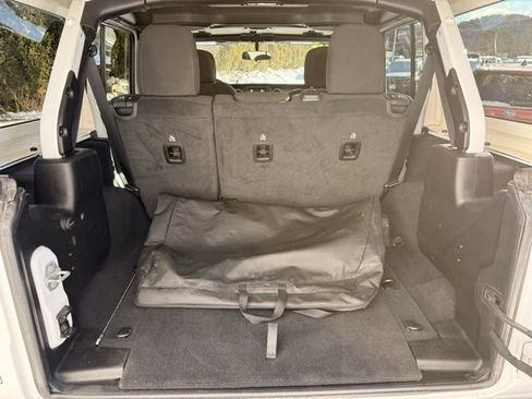 Used 2023 Jeep Wrangler Willys image 7