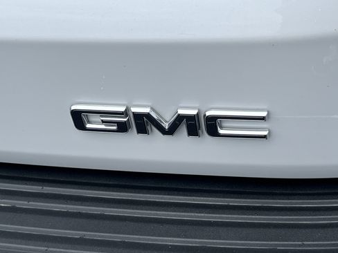 Used 2025 GMC Yukon Denali Ultimate AWD/4WD image 8