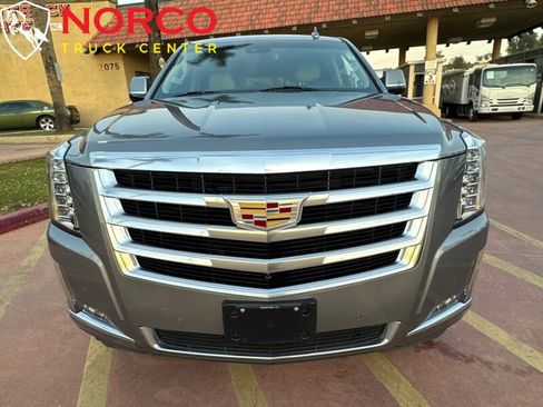 Used 2019 Cadillac Escalade ESV Luxury image 4