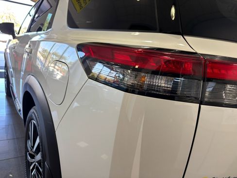 Used 2024 Nissan Pathfinder Platinum w/ Cargo Package image 12