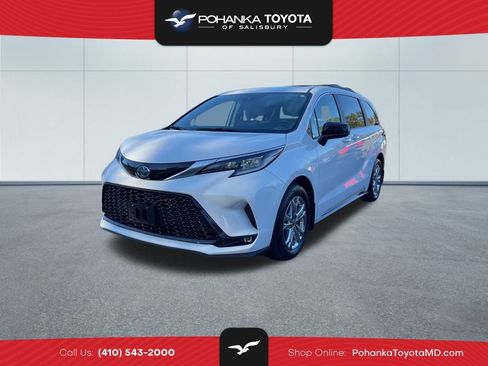 Used 2023 Toyota Sienna XSE image 1