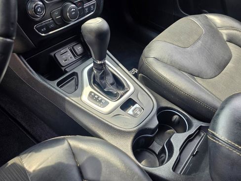Used 2018 Jeep Cherokee Latitude Plus FWD image 7
