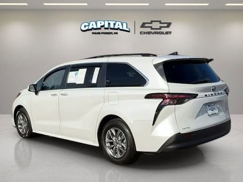Used 2023 Toyota Sienna XLE w/ XLE Plus Package image 3