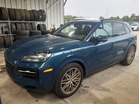 Used 2024 Porsche Cayenne S AWD/4WD image 3