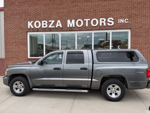 Used 2011 Dodge Dakota 4x4 Crew Cab w/ Convenience Group image 1