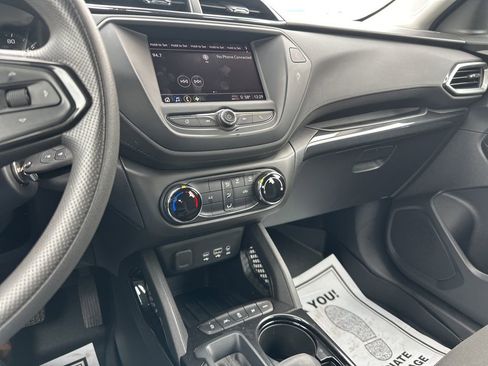 Used 2021 Chevrolet TrailBlazer LS image 42