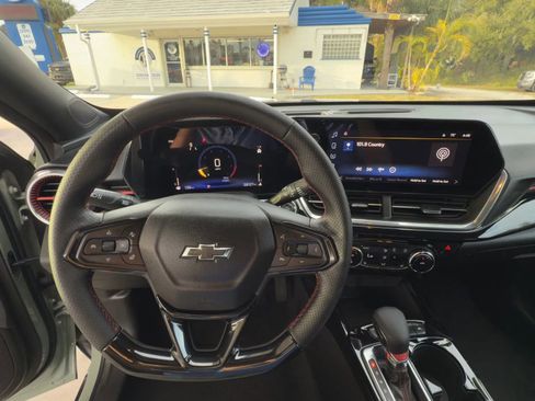 Used 2024 Chevrolet Trax RS w/ Driver Confidence Package image 11