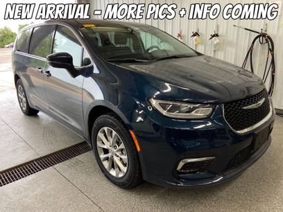 Used 2023 Chrysler Pacifica Touring-L