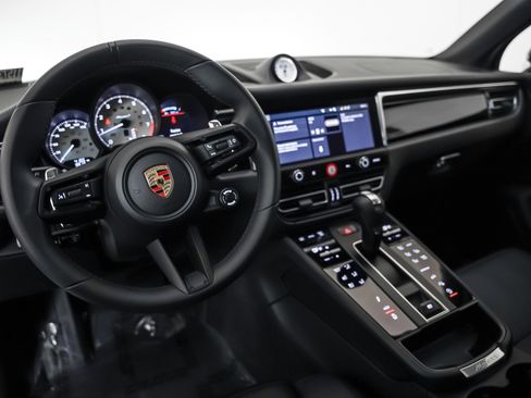 Used 2025 Porsche Macan Turbo image 4