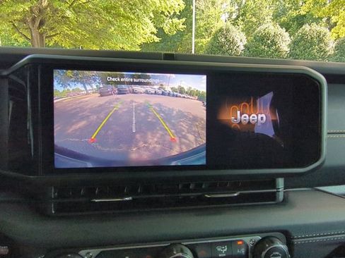 Certified 2024 Jeep Wrangler Unlimited Sahara w/ Safety Group AWD/4WD image 23