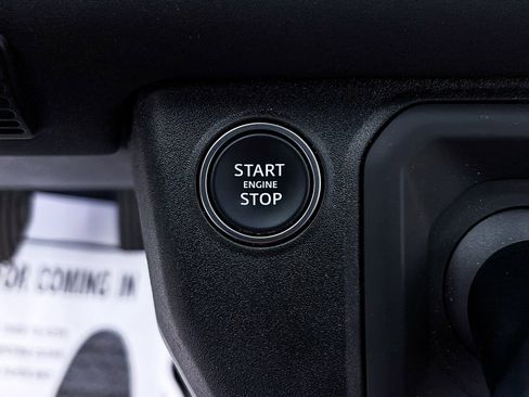 Used 2023 Land Rover Defender 110 X-Dynamic SE image 31