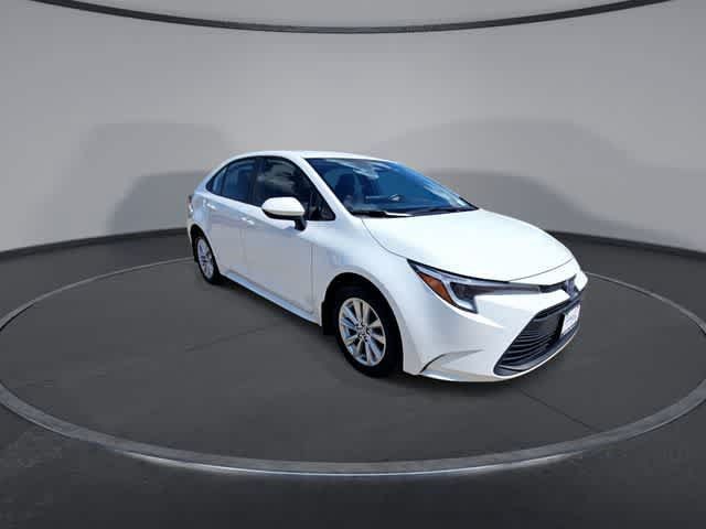 Used 2023 Toyota Corolla LE w/ LE Convenience Package FWD image 2