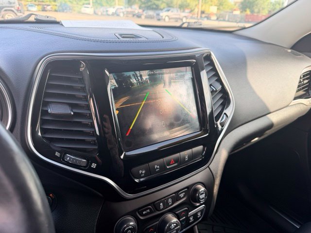 Used 2019 Jeep Cherokee Limited w/ Luxury Group AWD/4WD image 30