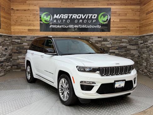 Used 2023 Jeep Grand Cherokee Summit w/ Luxury Tech Group V AWD/4WD image 2